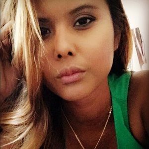 Meet your Posher, Bee